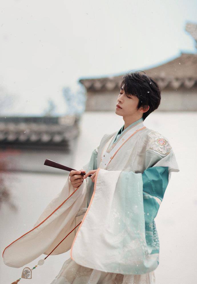 超越 盘点穿汉服拍照最好看的明星，杨超越排第一没人反对吧？