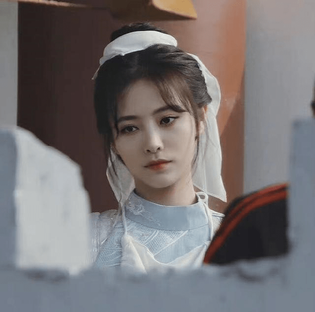 甜飒女神许佳琪古装身为长工却貌美如花扛着锯子的她你爱了吗