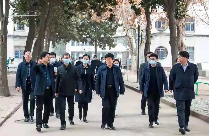 邓州市委书记金浩一行莅临六高中调研