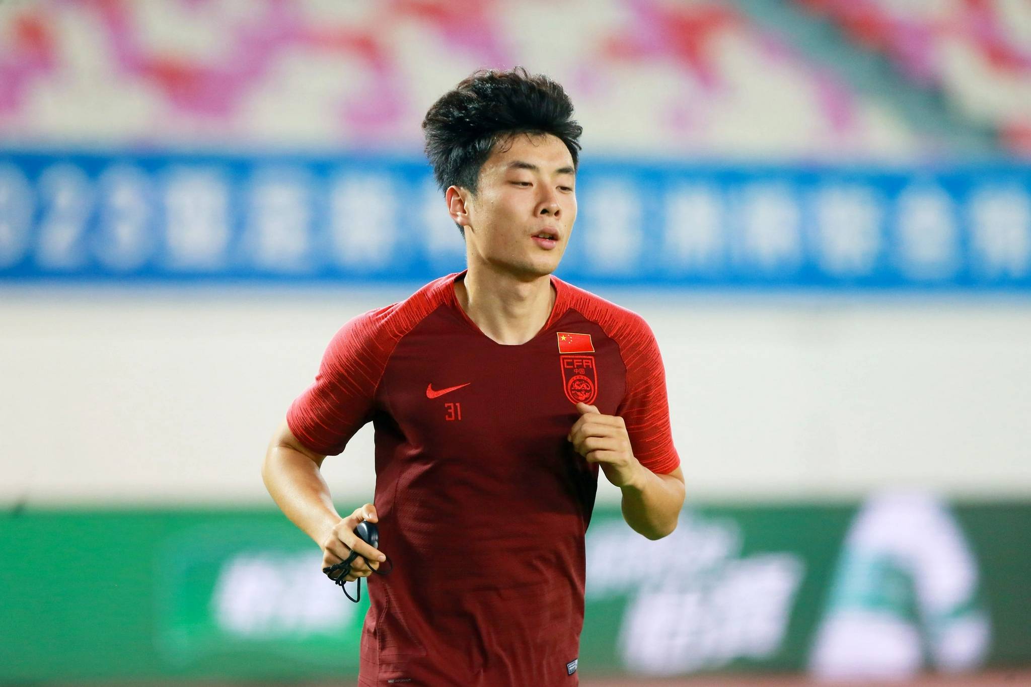 足球俱乐部|又一位国足球员留洋了！李磊加盟瑞士草蜢足球俱乐部，或能获得足协的补贴