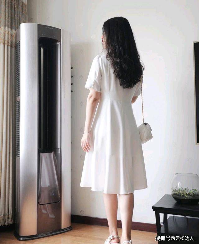 设计 40岁的女人已经不再年轻，但可以很优雅，会穿衣搭配很关键