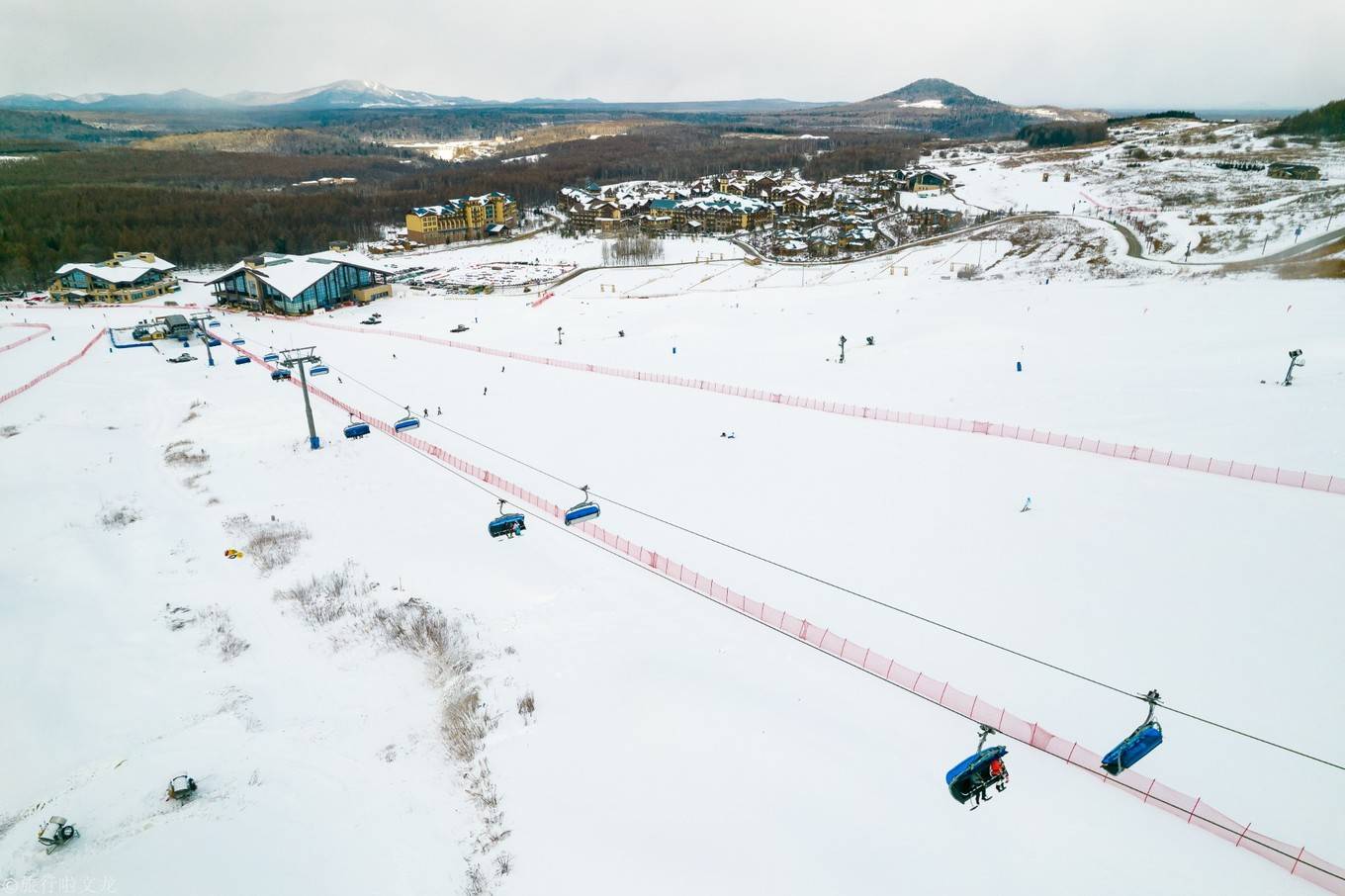 火炕|冬季在东北正确打开方式，长白山鲁能胜地滑雪UTV住火炕