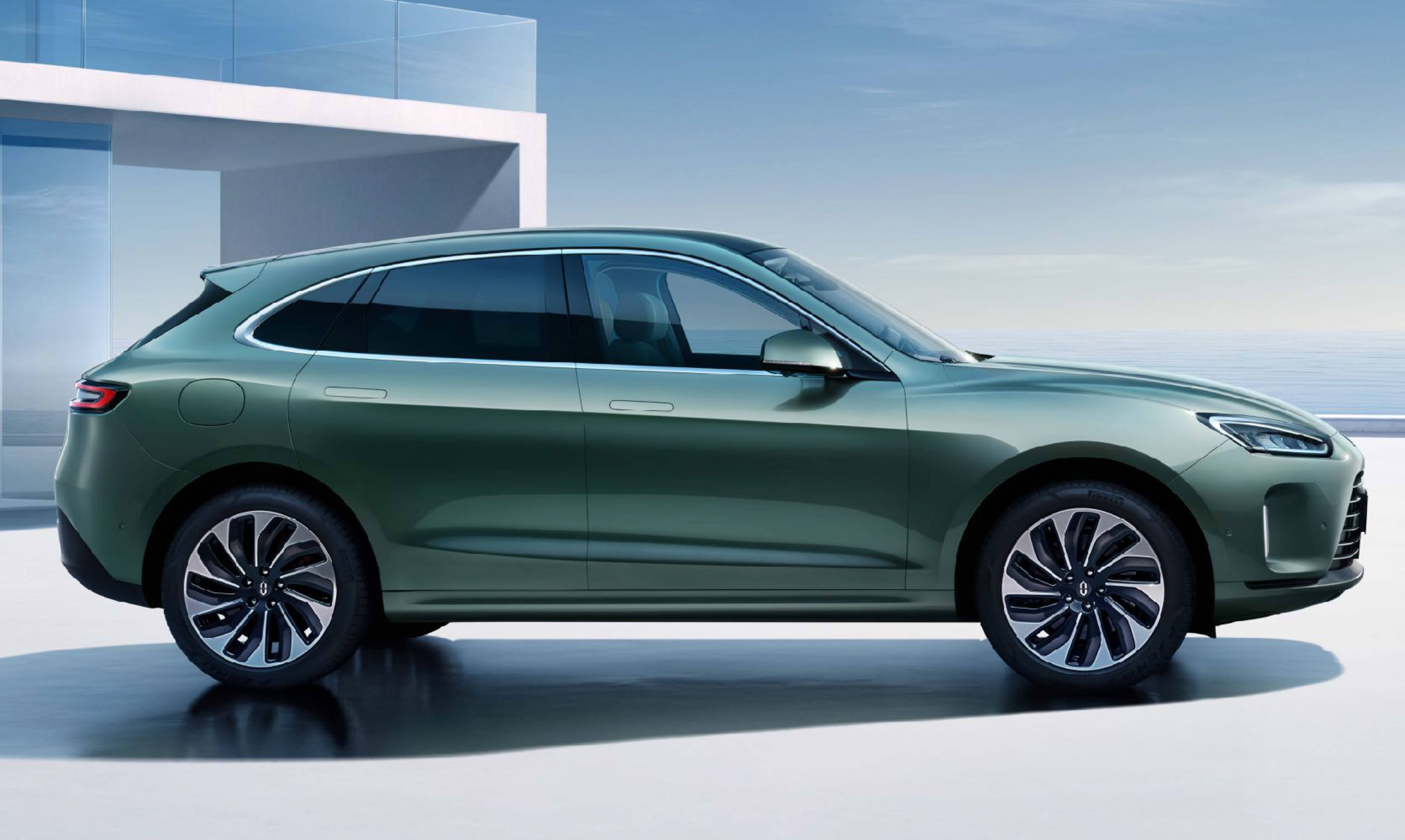 车评台首款鸿蒙汽车正式发布余承东说aito汽车媲美百万豪车