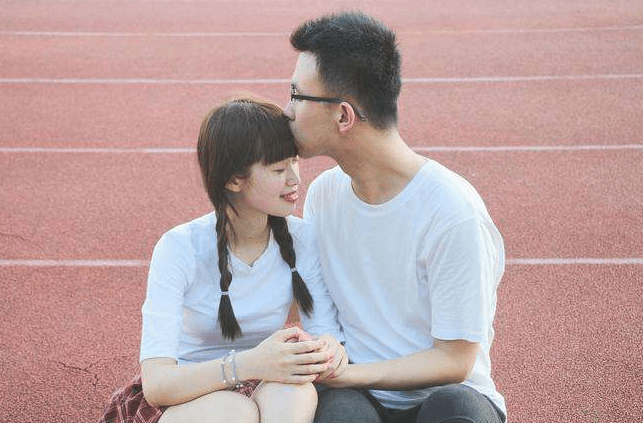 原创高校男生当众掌掴女友女生却默默忍受最后结果令人唏嘘