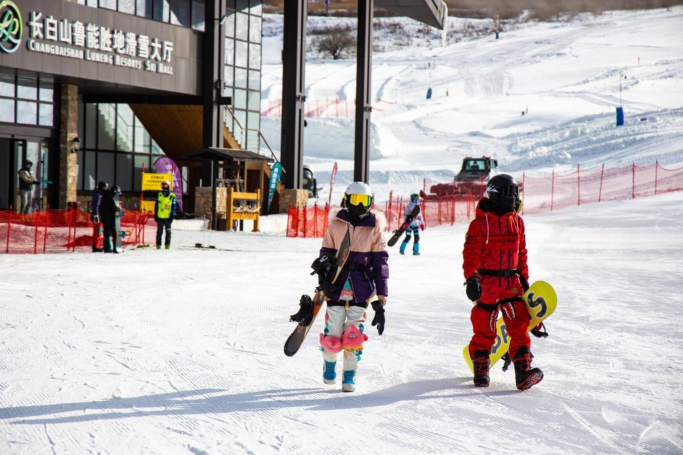 火炕|冬季在东北正确打开方式，长白山鲁能胜地滑雪UTV住火炕