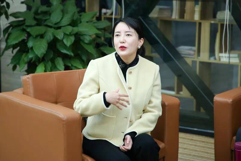 交流会上,刘凌律师以自己的转型经历和执业规划为例,就如何做好律师