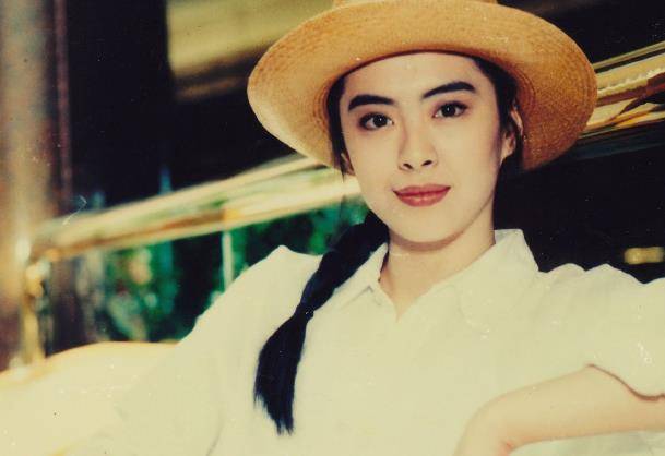 因为|对很多小伙子来说她就是得不到的白月光，王祖贤当年有多火？