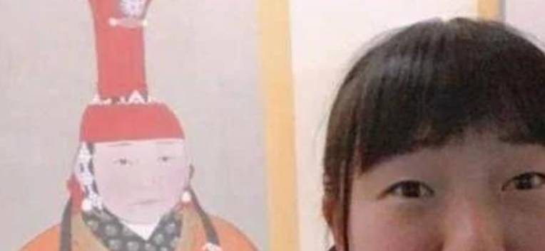 太奇妙！日本女子浏览故宫时，看到壁画后当场愣住：这不就是我？