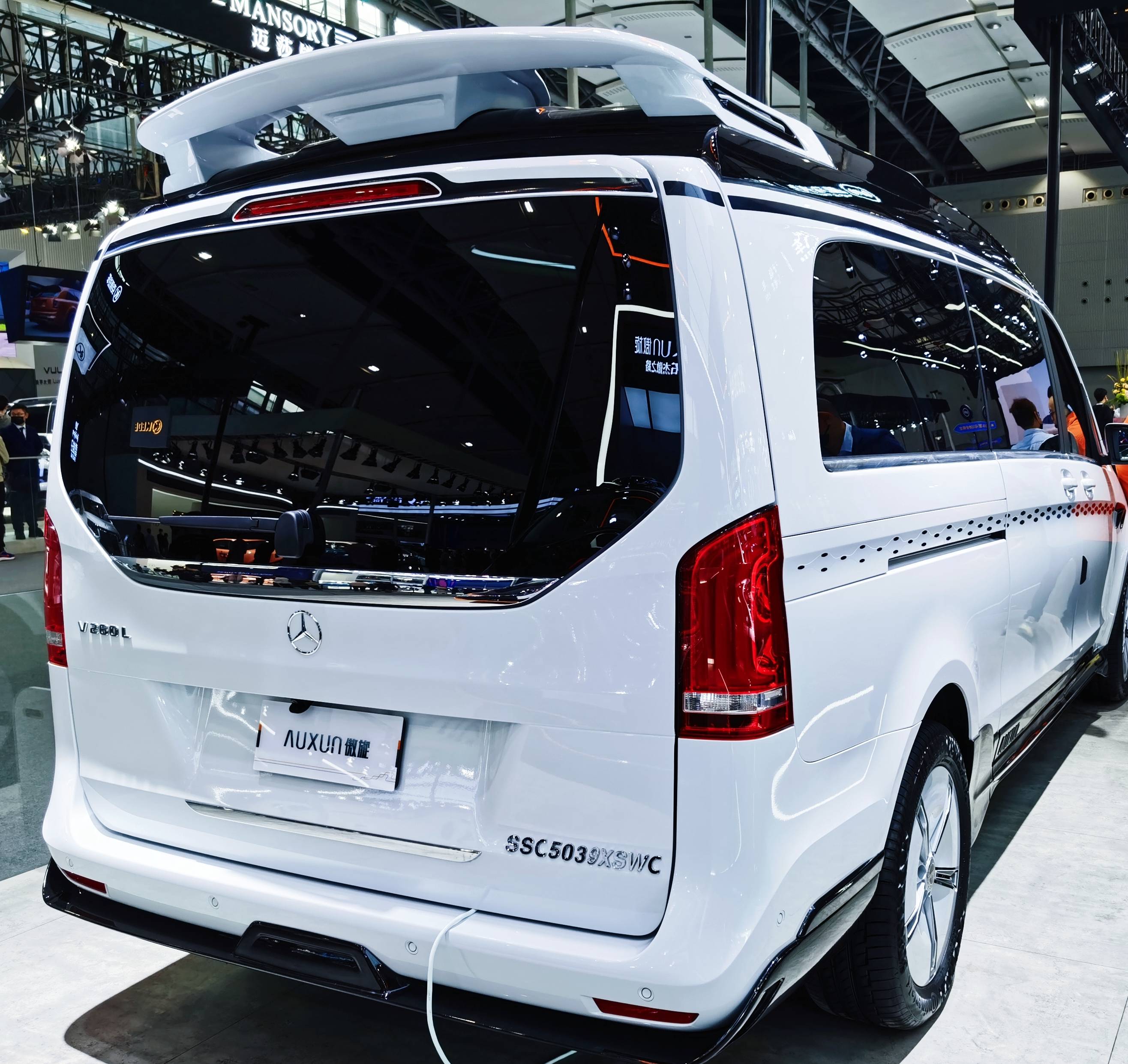 梦想中的豪华商务车?体验奔驰4 2座全隔断头等舱,这车不加价!