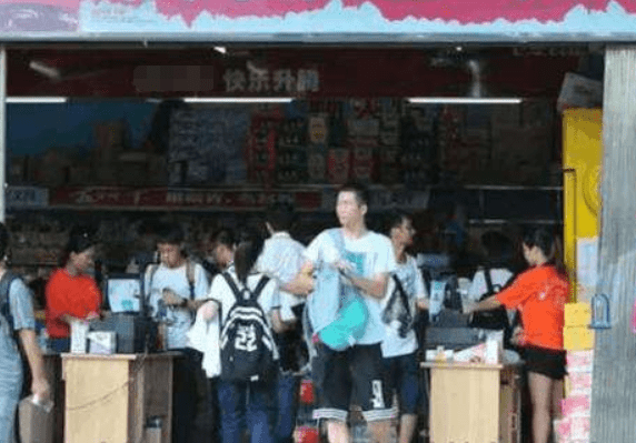 活动|又一童年回忆消失了,中小学不再提供这项服务,家长直言早该如此