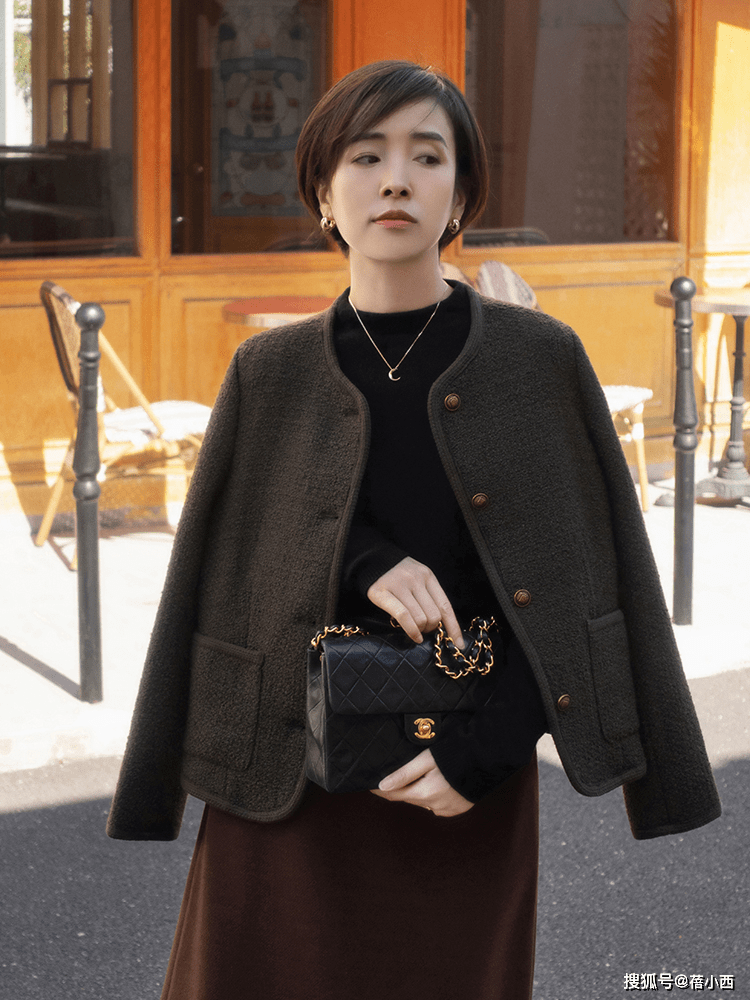 显得 简约、精致、优雅、高级,这就是“毛呢外套”穿搭的范,值得参考