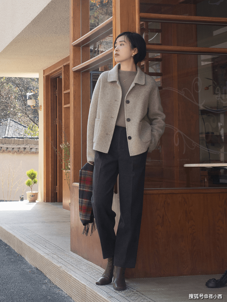 显得 简约、精致、优雅、高级,这就是“毛呢外套”穿搭的范,值得参考