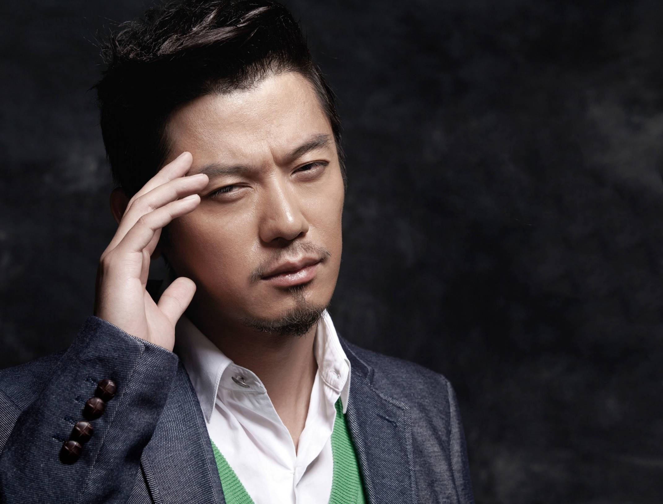 著名演员芦芳生:出道至今零绯闻,被父母阻止当演员,43岁仍未婚_父亲