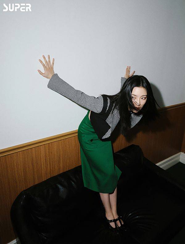 出圈|孙佳雨《对手》频频出圈 最新杂志大片演绎色彩美学