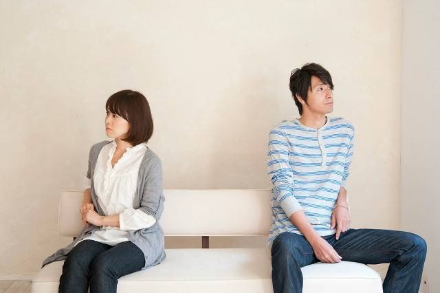 什么|下晚班回家,妻子却不给进房间睡觉,妻子:没买早餐,不许进来