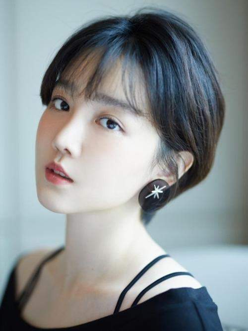 御姐这款短发千万不要尝试，娱乐圈三位美女都hold不住，直接显老20岁