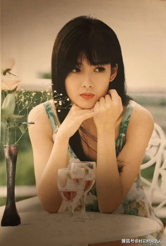 玉女 52岁周慧敏深夜爆照，不愧是“玉女掌门人”，穿“床单”这么好看