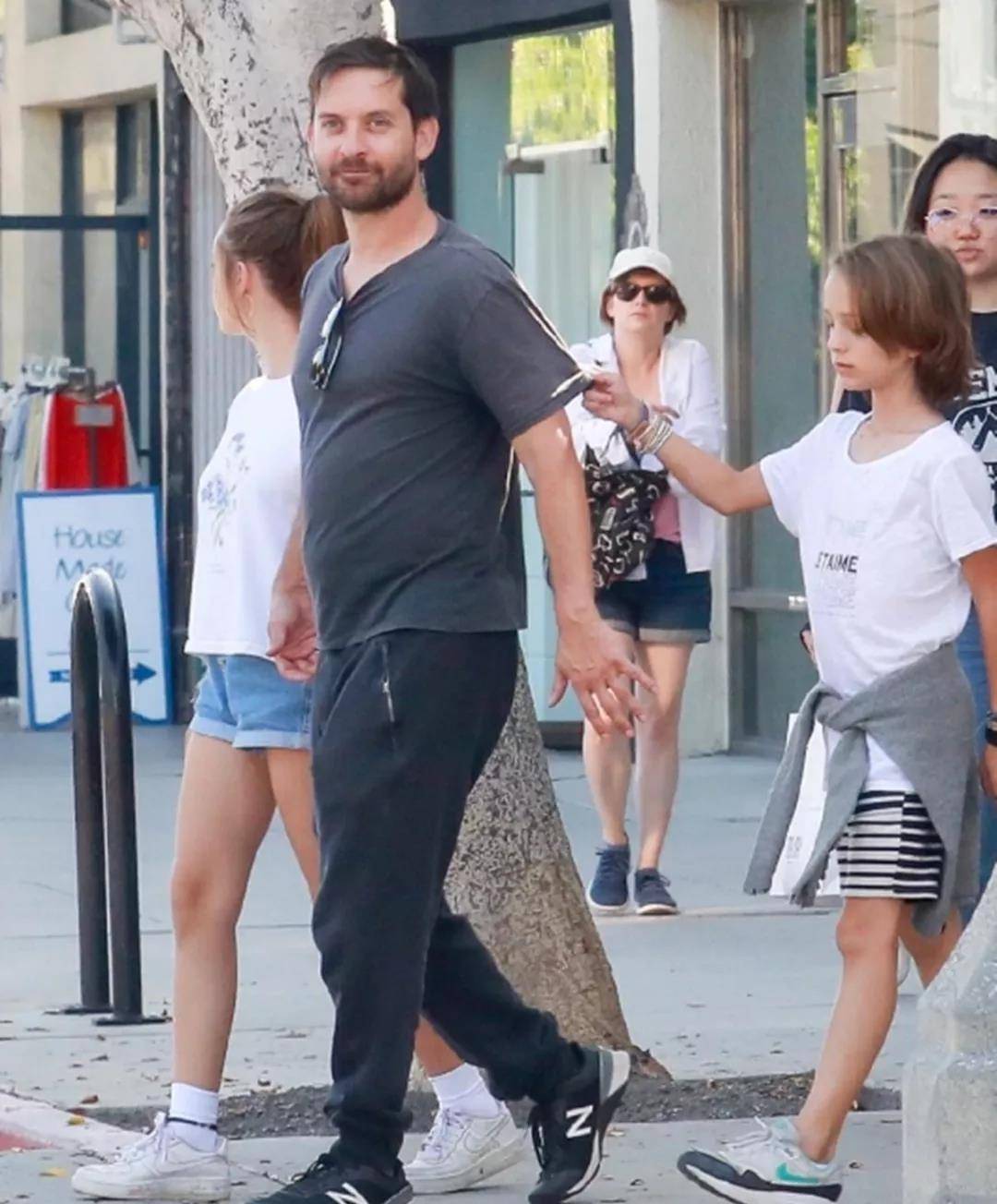 全球|《蜘蛛侠3》三蛛同框！46岁托比马奎尔复出，苍老憔悴，令人唏嘘