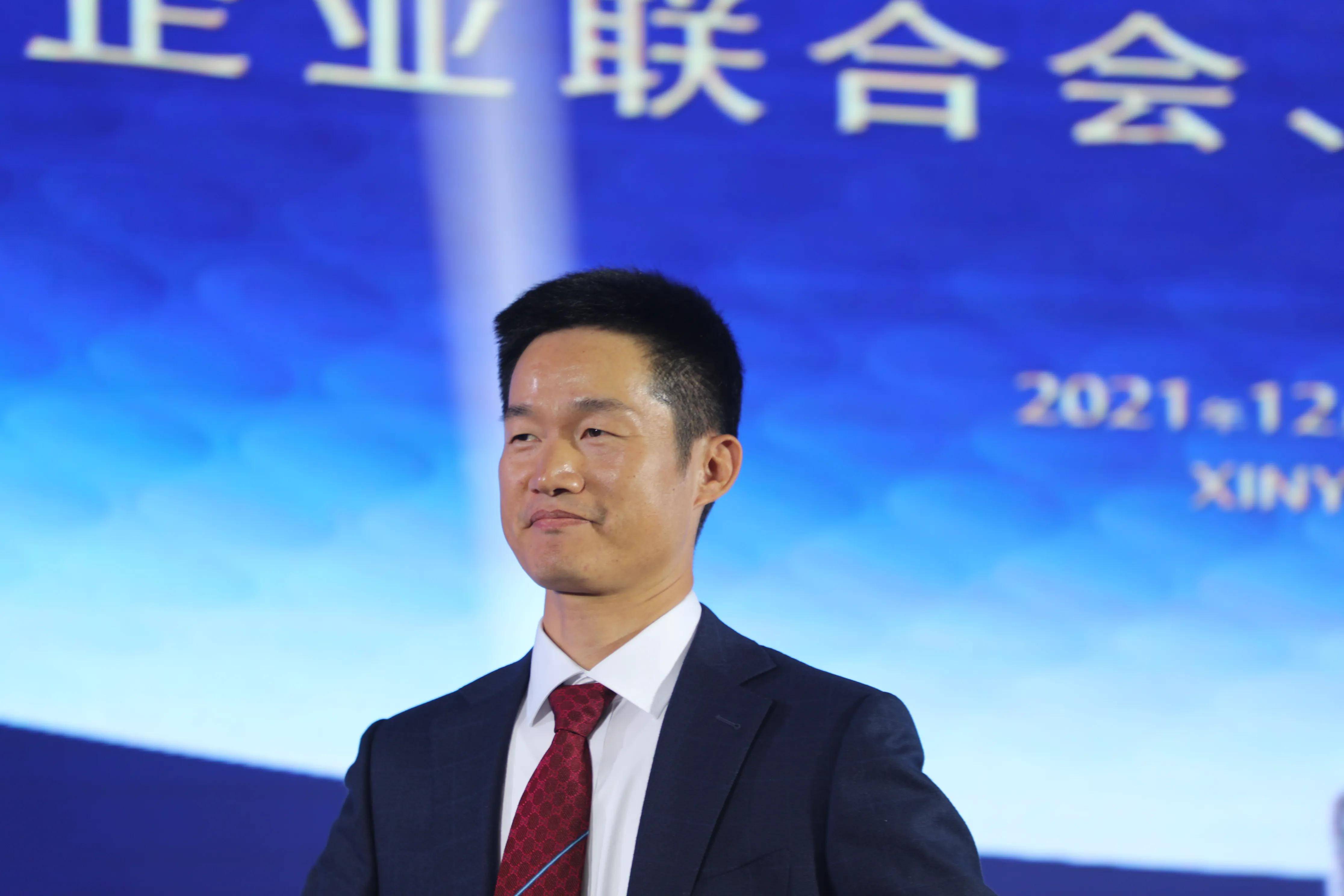 胡亮胜在致辞中说,信阳各企业强强联手,相互取暖,做大做强,发展信阳