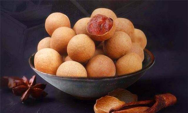 营养素|桂圆干有什么营养价值?什么人需要多吃,什么人不能多吃?