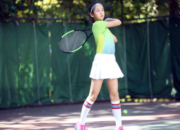 11岁森碟和爸爸现身机场,走路气场十足,这点太让人羡慕_田亮_叶一茜