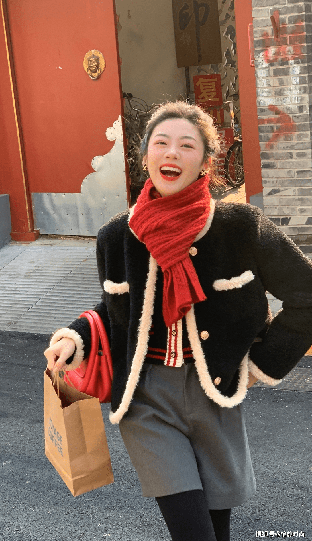 黑色 两年爆红网络,她浓情的复古穿搭,普通女孩也能照着穿出气质美