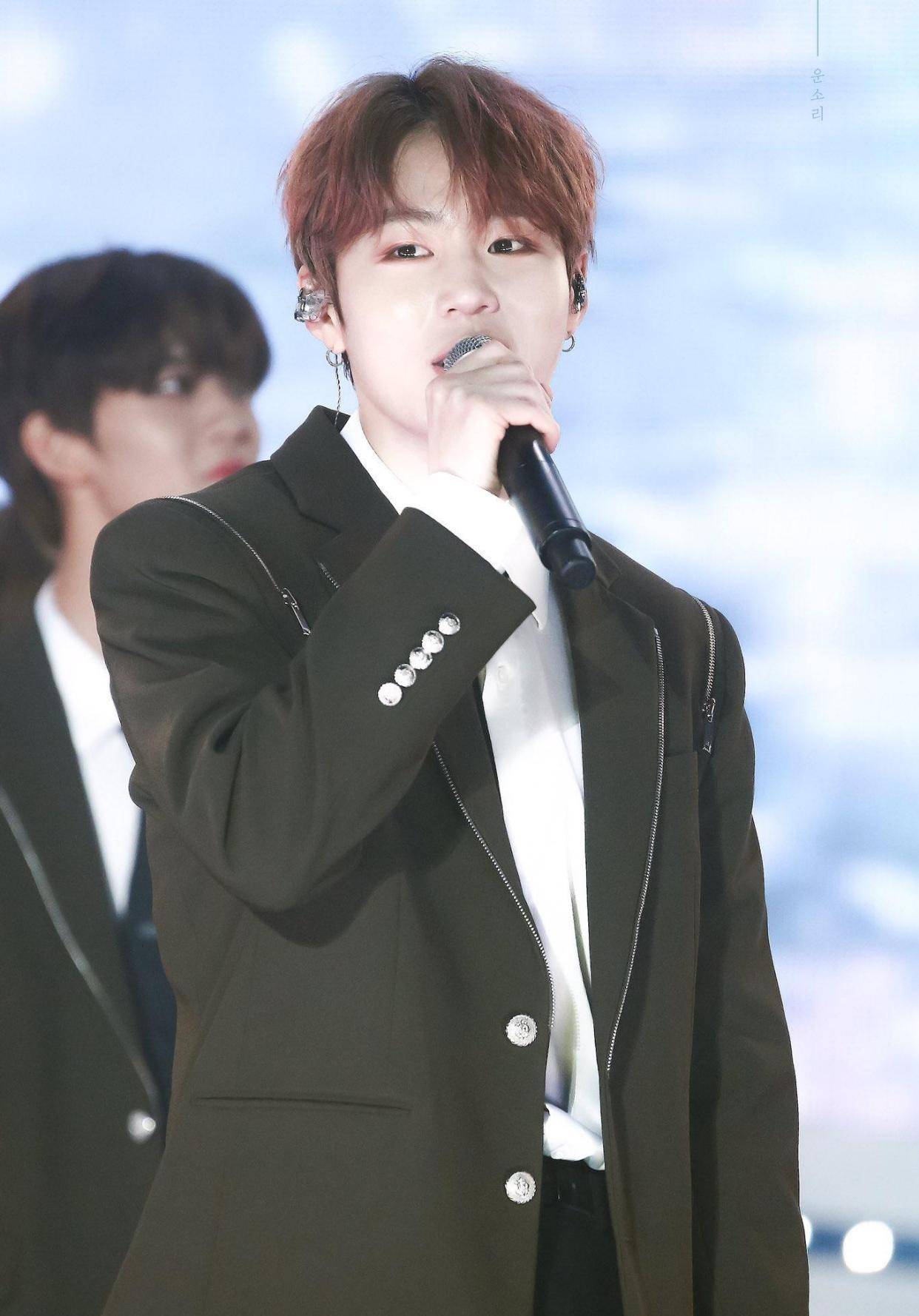 当中曾是组合hotshot出身,现年27岁的成员河成云