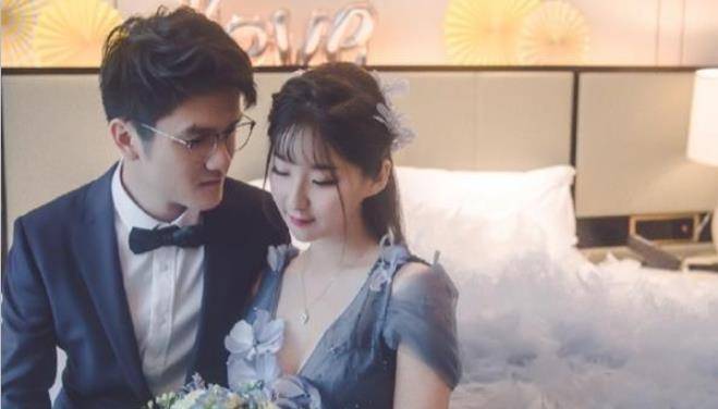 郭碧婷|向太揭秘：郭碧婷曾在巴黎时装周上险些踩空摔倒，当时护住她的人是向佐