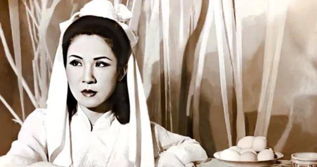 西门|被全网骂了二十多年的西门大妈，与男神演亲密戏，黯然退圈之谜