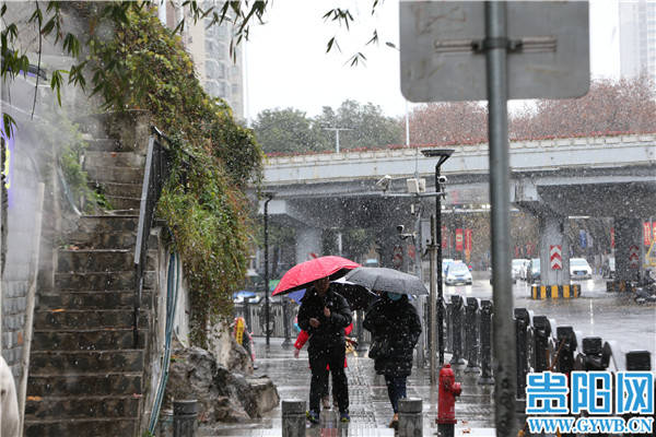 贵州迎来超美雪景 这些人“忙坏了”！