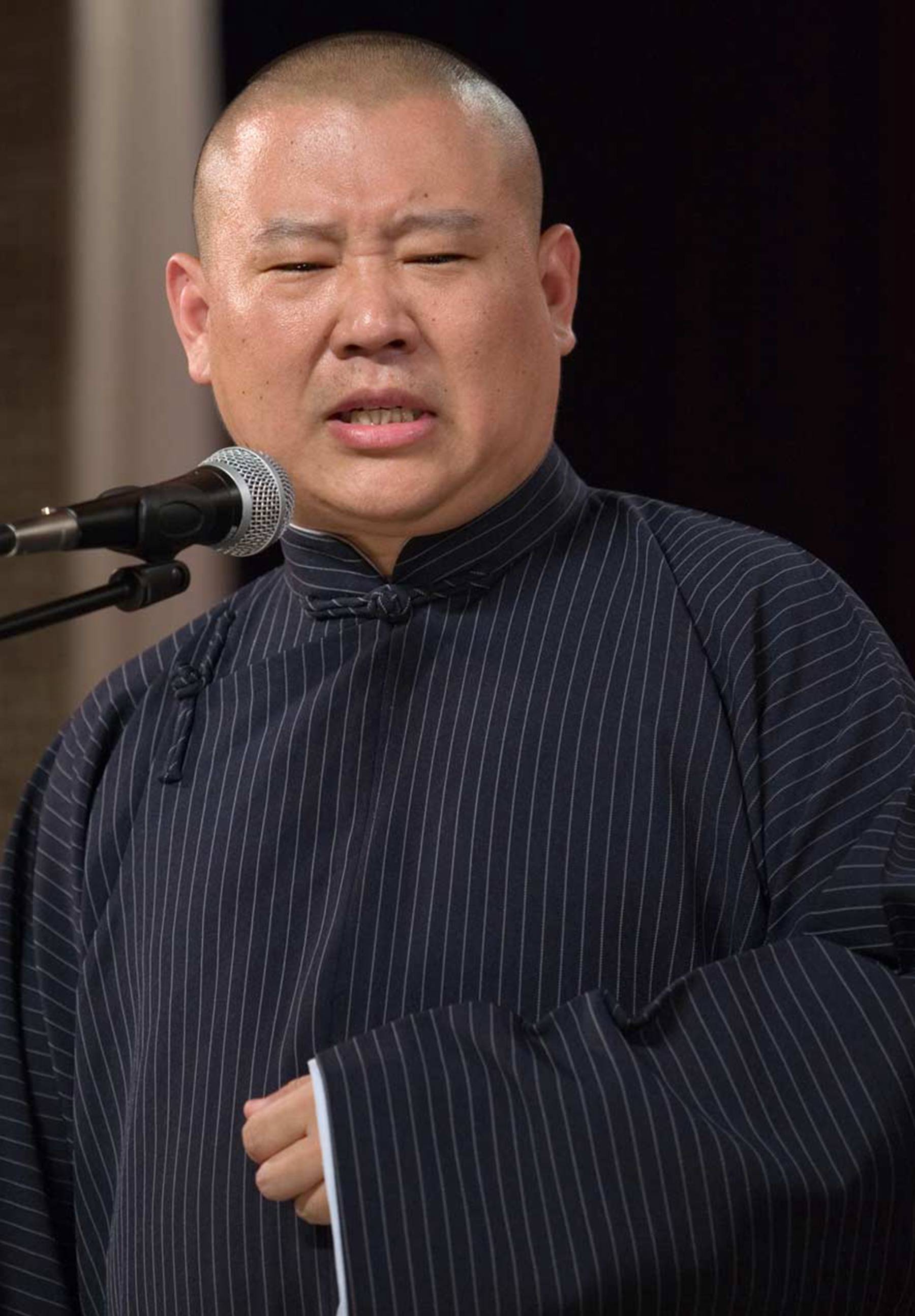 原创郭德纲落魄时没钱打车被拒哭着走回家多年后找到司机他这样说