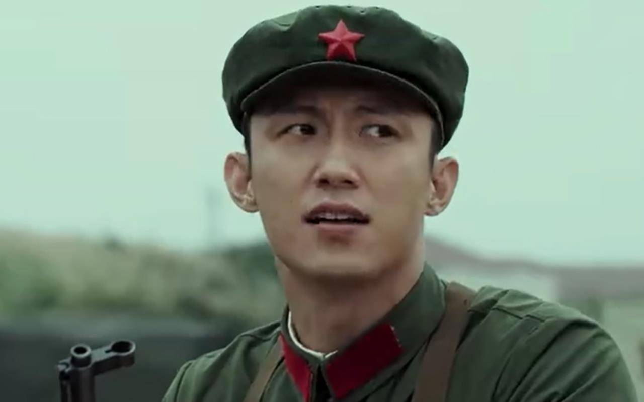 钟楚曦|《王牌部队》开播，角色身份全曝光，演员名单排序巧妙