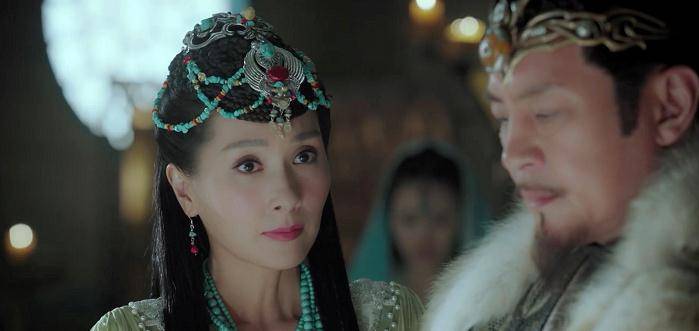 彭小苒|《东宫》热播，小枫一袭红衣明艳动人，45岁的杨恭如美貌如初！