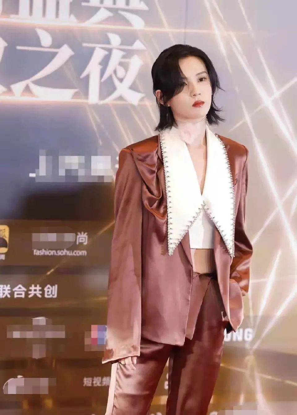 设计 女星红毯造型：娄艺潇穿汉服，baby卷发红唇，宋祖儿青春