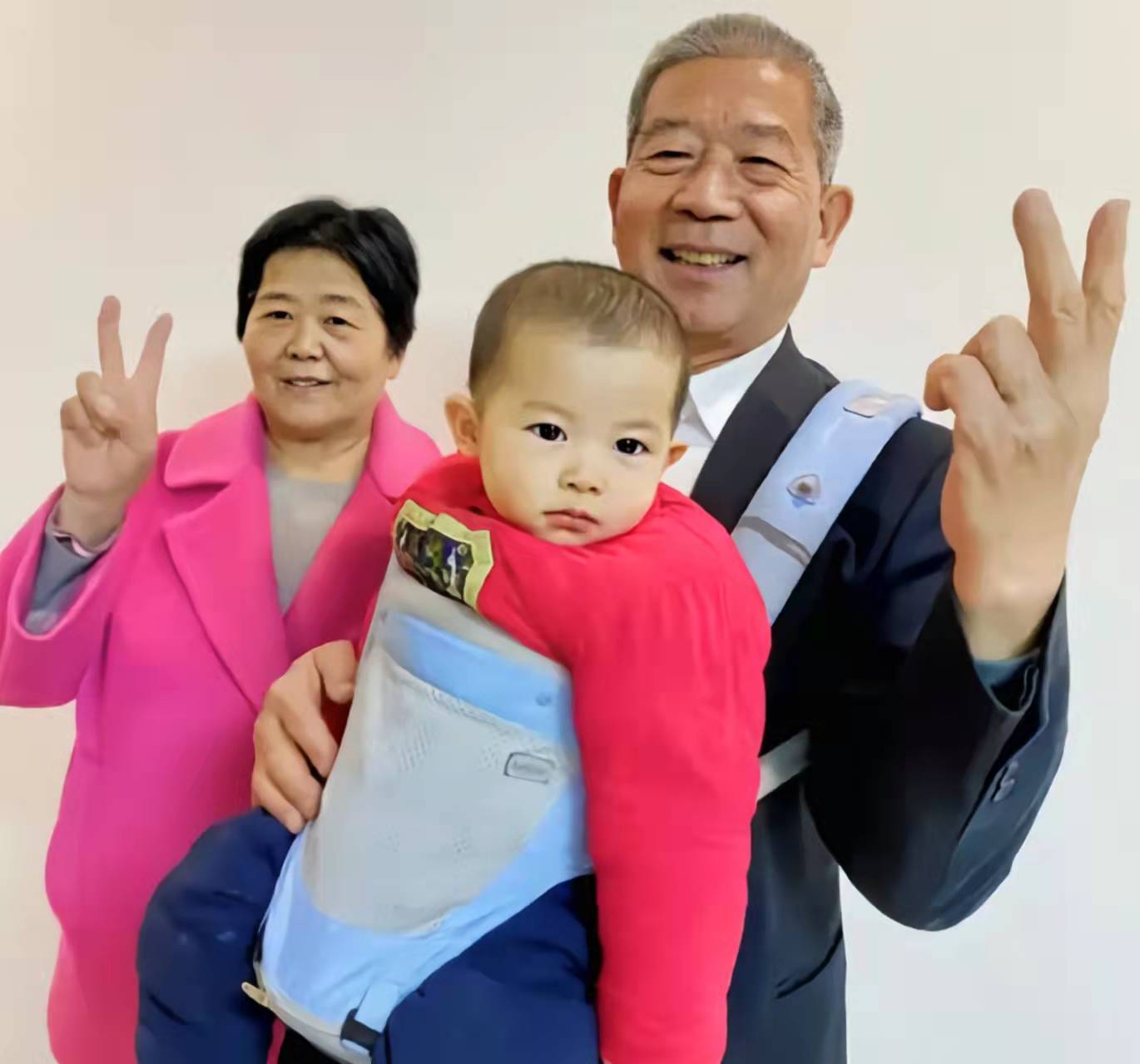 原创2019年山东枣庄67岁大妈生下女儿很多年轻人上门讨教生子经验