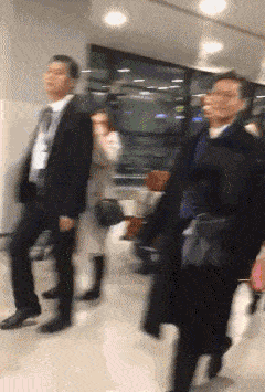 脸部娱乐圈全体女明星都得跪服，52岁比同框的25岁小鲜肉还嫩！