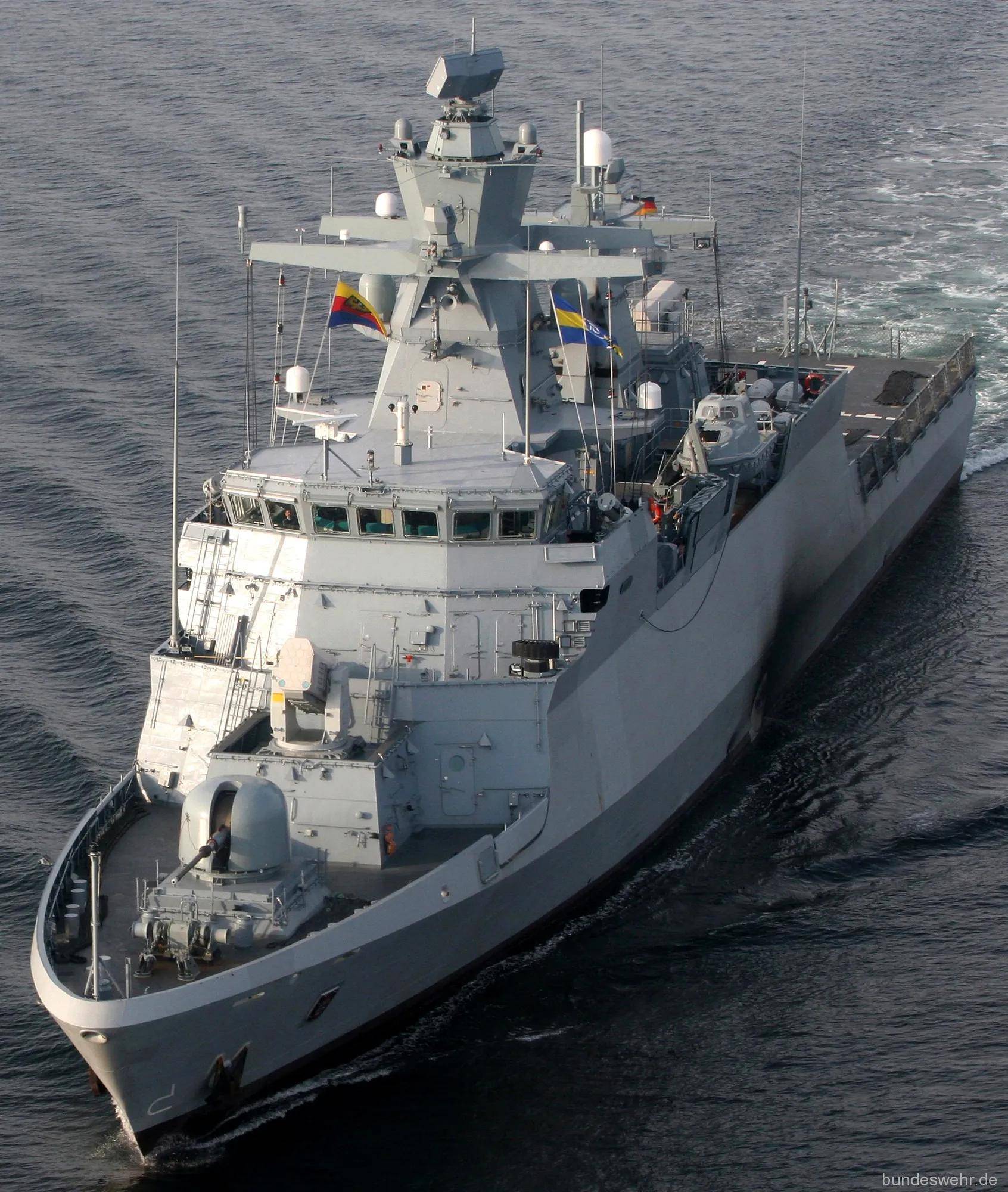 以色列海军的"萨尔"-6型护卫舰就是以k-130型护卫舰为蓝本设计建造的.