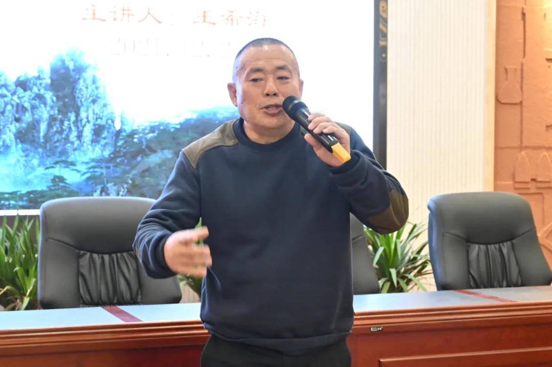 到会老师,家长收到孝亲礼品王希海老师与大家一起分享交流他26年孝亲