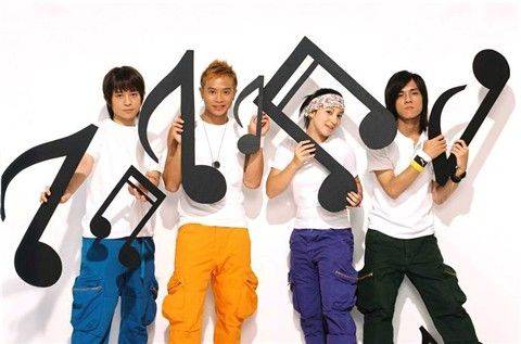 爱乐团2005年出道的爱乐团,是一支非常有实力的组合,制作,编曲,演唱通