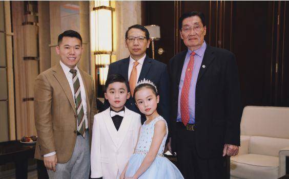 陈在,刘心言,肖墨函等数位"中国魔指精灵"被一一邀请上台,在观众专业