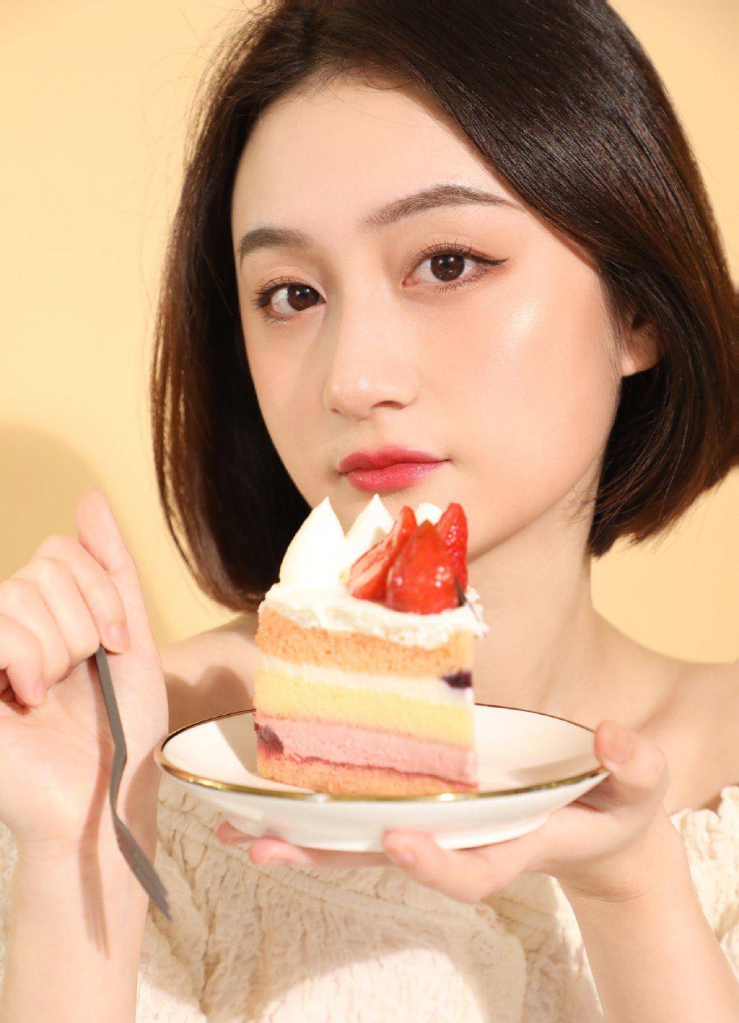 方法脸上有雀斑怎么遮瑕？试试这些化妆方式肌肤无瑕光泽