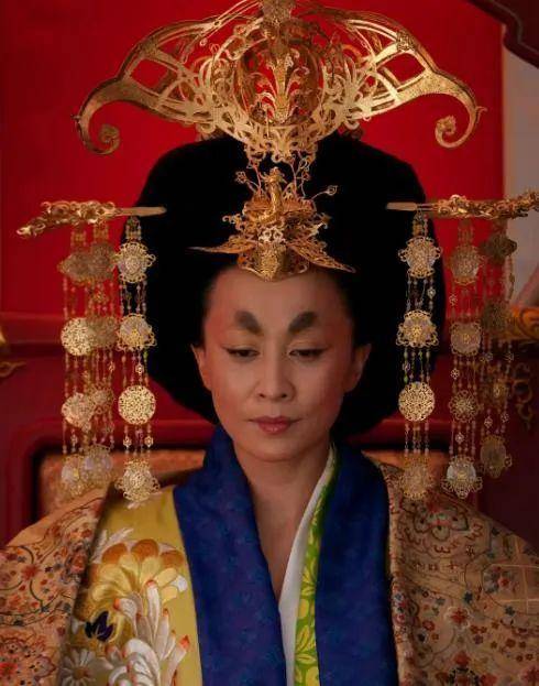 发型头上能干这么多事！女明星奇葩发型数不完，丑拒，但笑得捂不住嘴