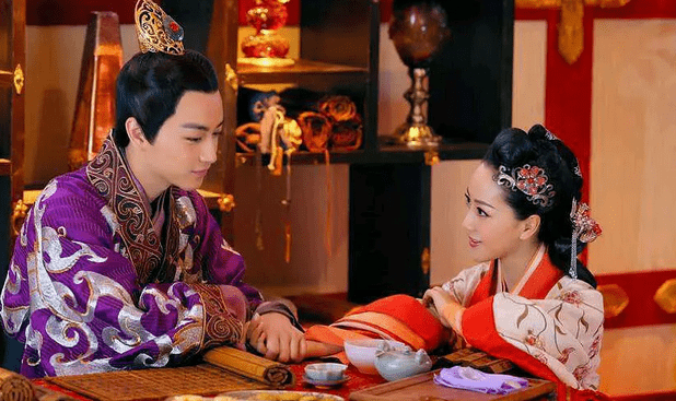 戏份 这令人窒息的审美,影视剧里的大胆配色,只要你敢想,导演就敢配