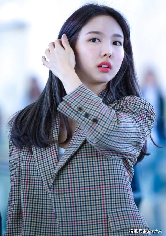 原创林娜琏的韩式穿搭青春少女又甜美可爱非常适合减龄女生借鉴