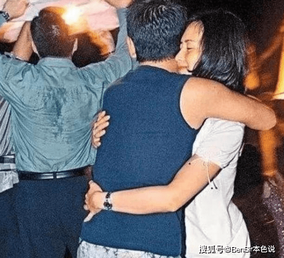 混世魔王杨其龙 被赌王棒打鸳鸯的他 其实并非荒唐只是天生多情 杨受成 何超琼 任曼玲 全网搜