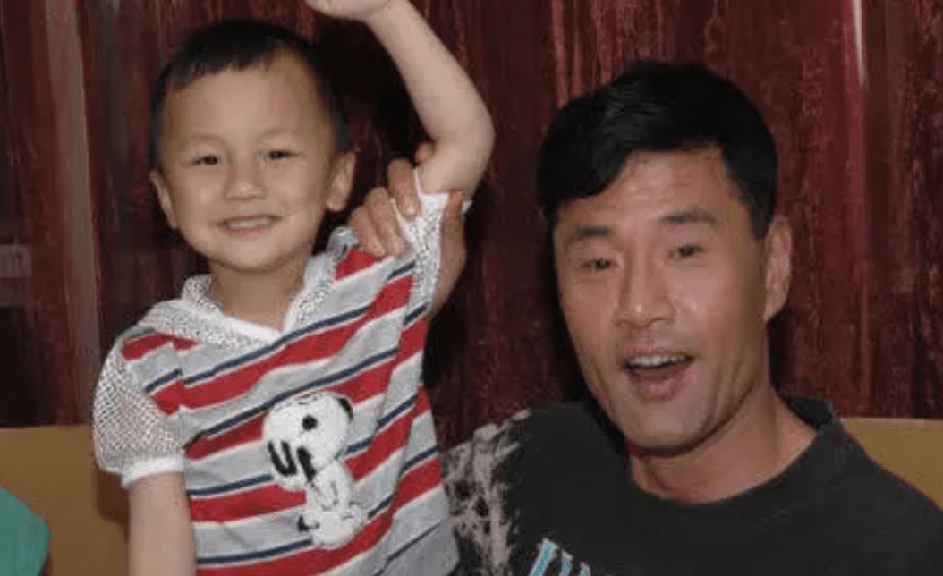 原创于荣光离婚和老婆平分5千万存款当老板的他80年代就有30万片酬