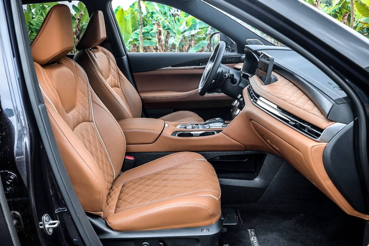 不仅是外观的全面升级,全新一代英菲尼迪qx60的内部空间更是展现出了