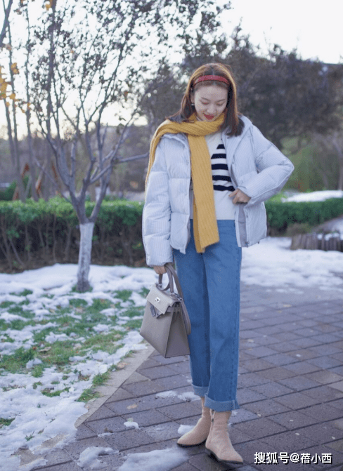 显得 羽绒服+牛仔裤才是绝佳cp！不管高矮胖瘦都能穿，认真过冬没错了