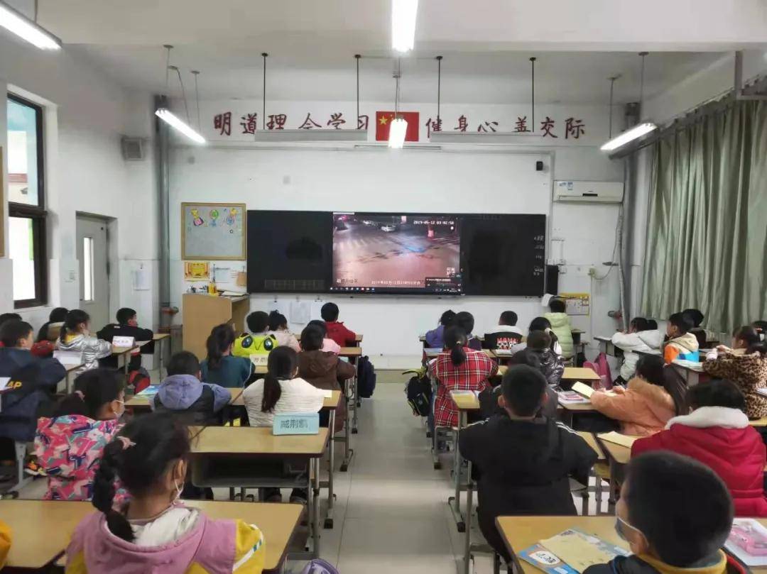 文明路|《视频合集》郑州市二七区工人南路小学：一盔一带 安全守护