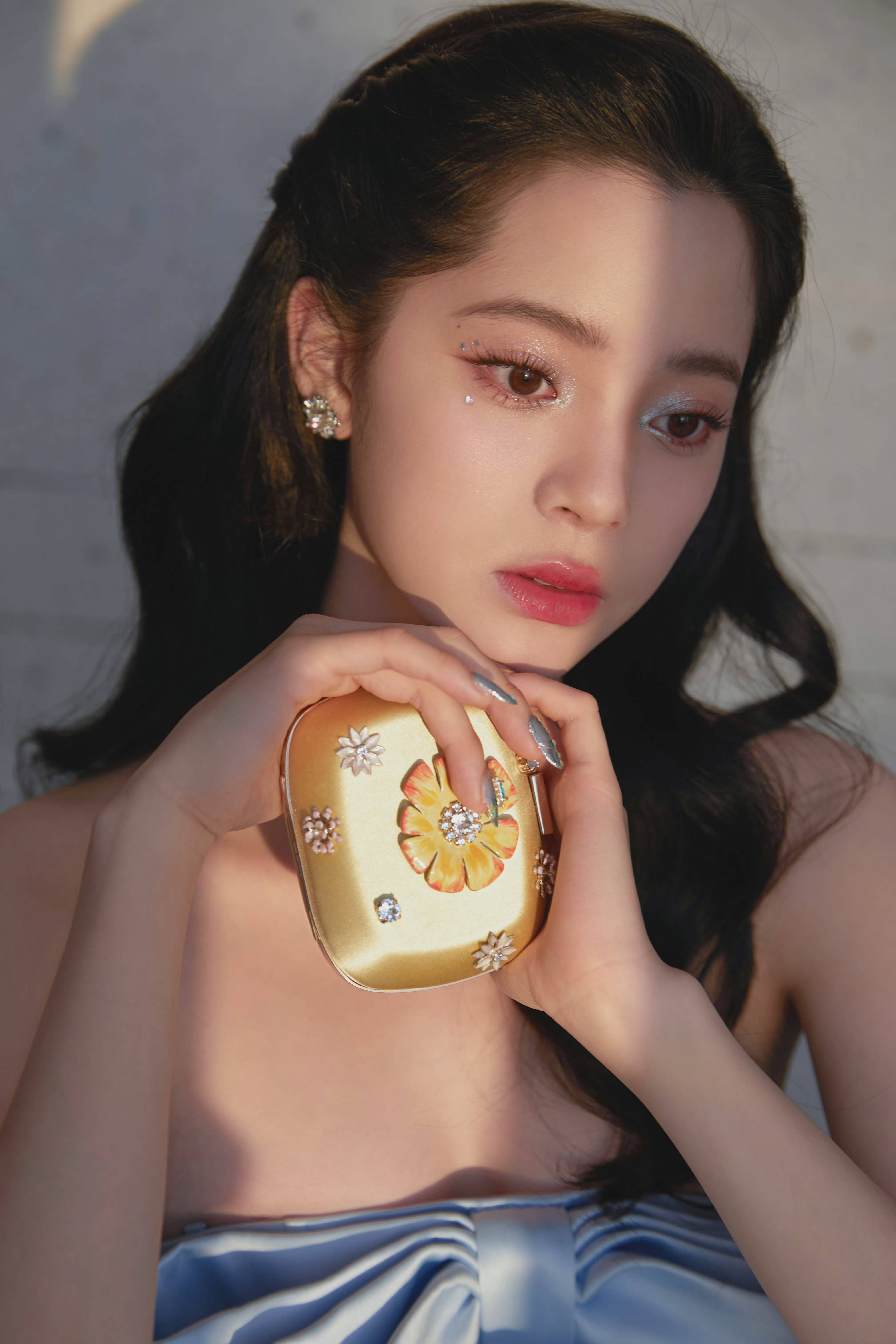 唇膏欧阳娜娜这脸越看越贵，腮红氛围感十足，唇妆更是纯欲感爆棚了